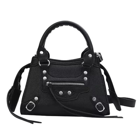 "Chic BLACK Shoulder Bag – Perfect Blend of Elegance - TIMESQURE